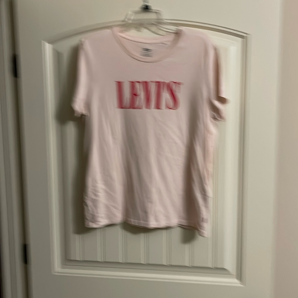 LEVI’S T SHIRT